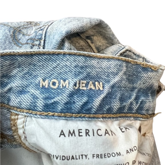 American Eagle Light Denim Distressed Mom Jeans Size 00 Short - Picture 3 of 10